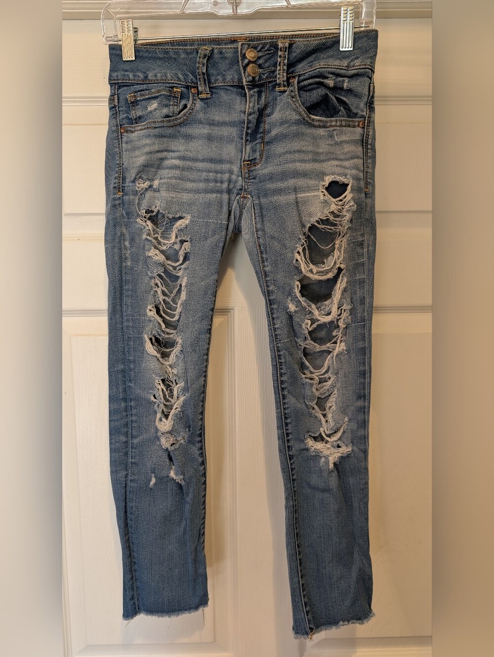 American Eagle Outfitters Women's Super Super Stretch Sz 2 Distressed Blue Jeans